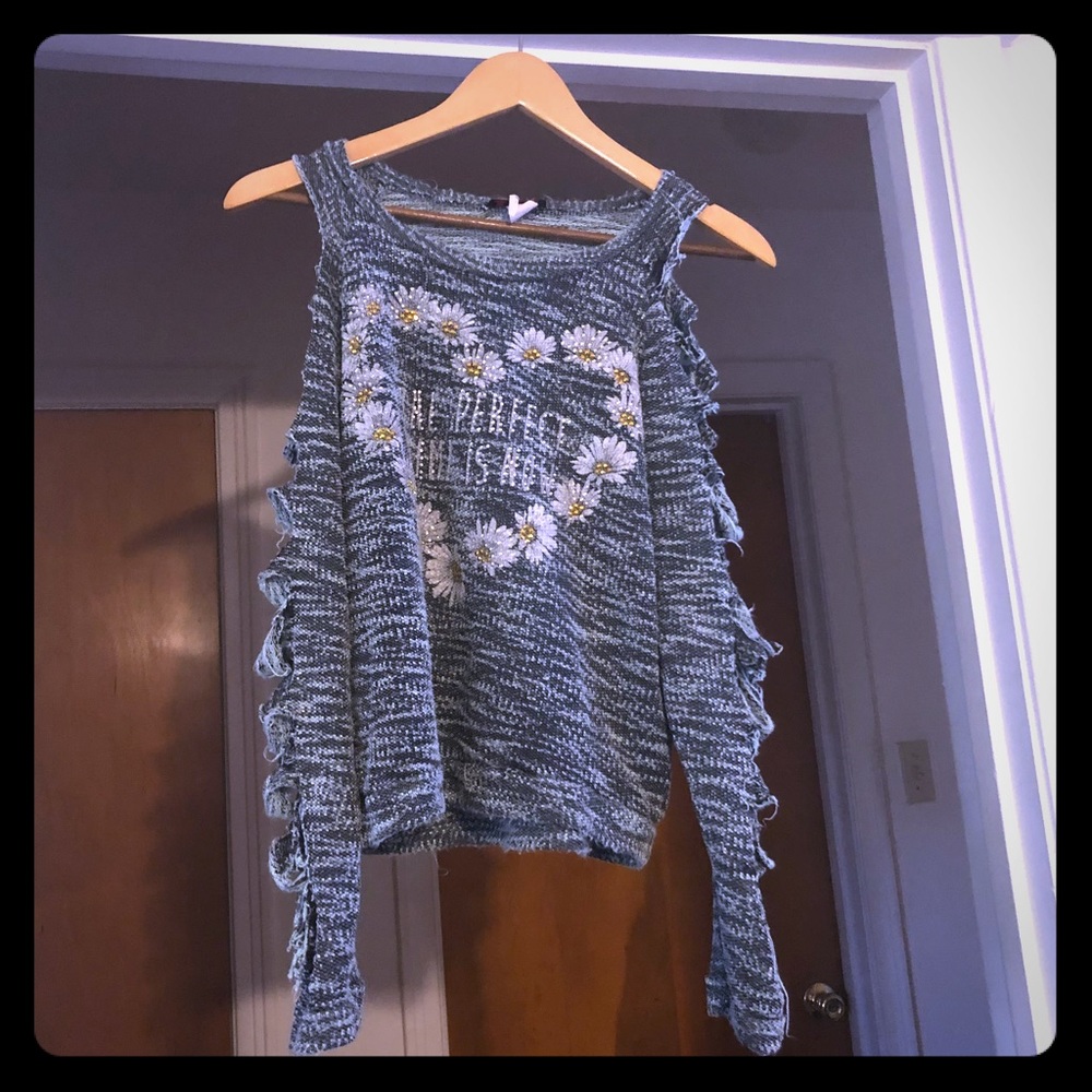 Cute daisy cropped sweater